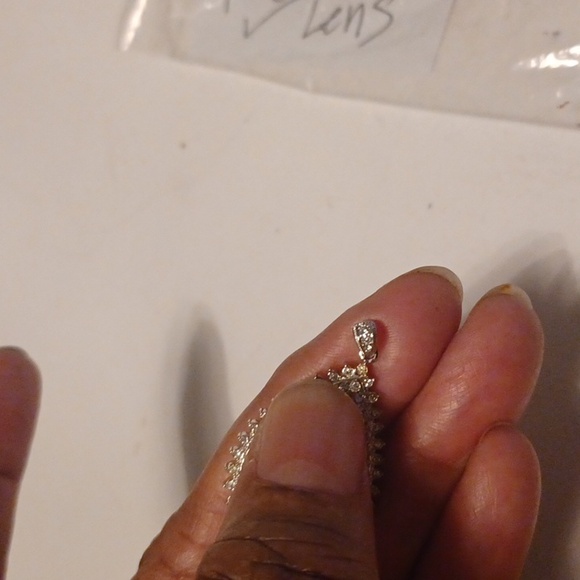 BRILIANT LAB DIAMONDS, SILVERTONE,1.5 LENGTH, 1 INCH PENDANT, NWOT - Picture 3 of 4